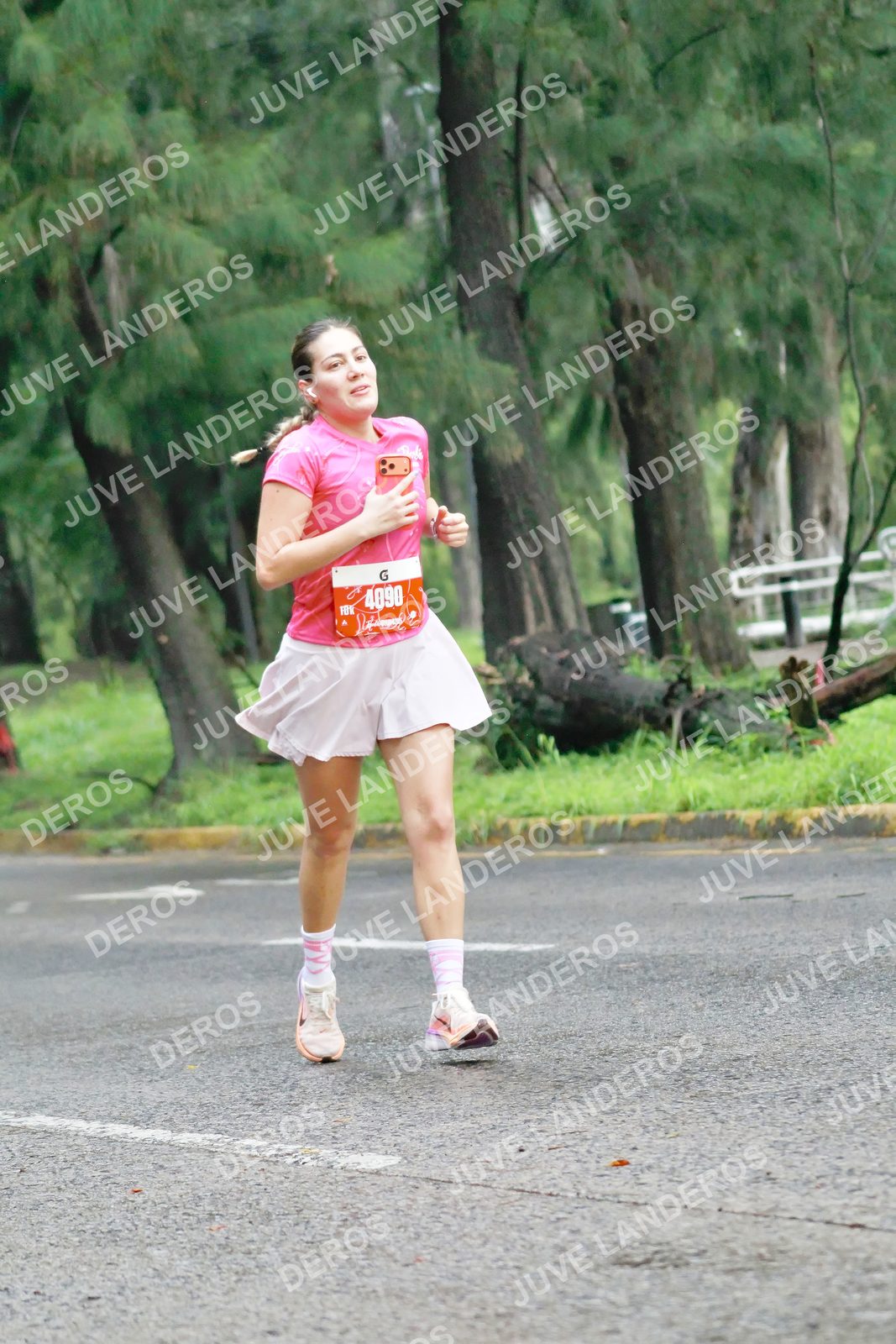 Foto del BARBIE RUN GUADALAJARA en Paseo Andares, Blvd. Puerta de Hierro 4965, Zapopan a las 07:25 · Ruta · dorsal 4090