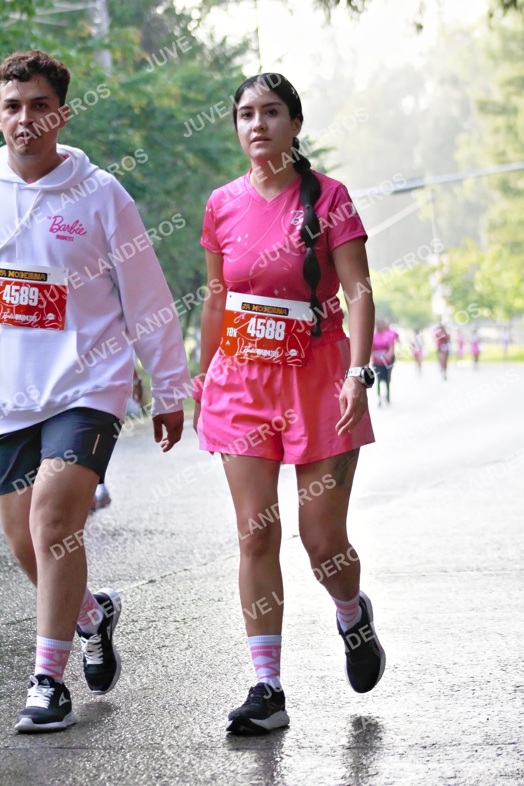 Foto del BARBIE RUN GUADALAJARA en Paseo Andares, Blvd. Puerta de Hierro 4965, Zapopan a las 07:43 · Ruta · dorsal 4589, 4588
