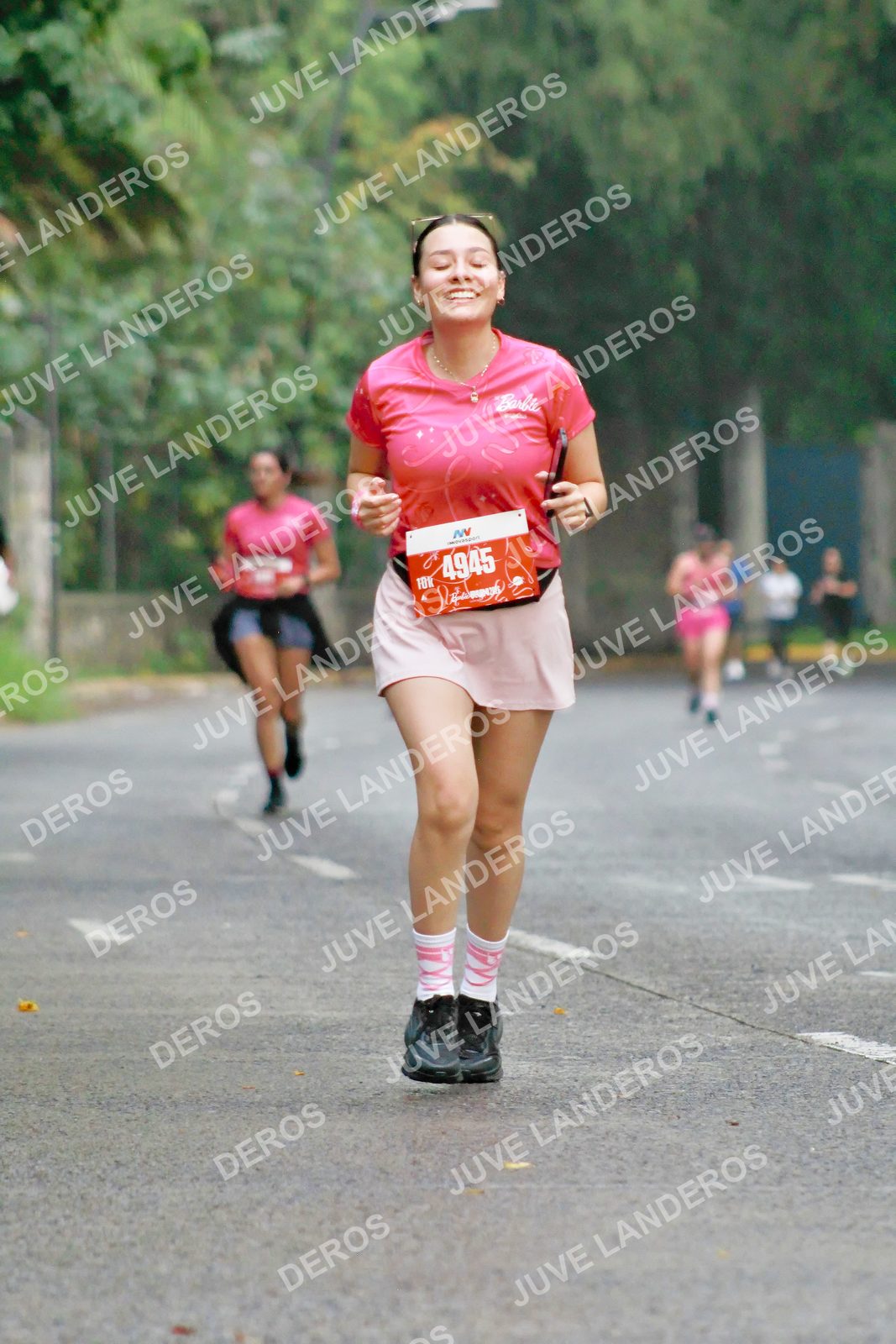 Foto del BARBIE RUN GUADALAJARA en Paseo Andares, Blvd. Puerta de Hierro 4965, Zapopan a las 07:21 · Ruta · dorsal 4945