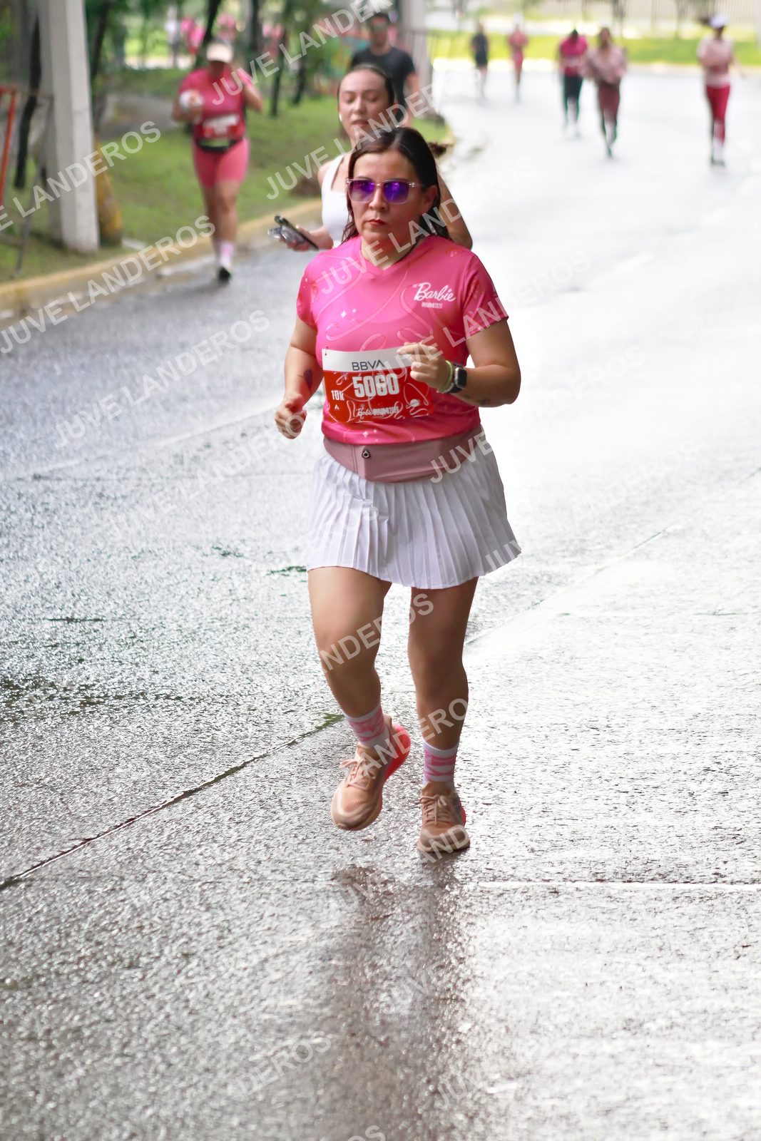 Foto del BARBIE RUN GUADALAJARA en Paseo Andares, Blvd. Puerta de Hierro 4965, Zapopan a las 07:48 · Ruta · dorsal 5060