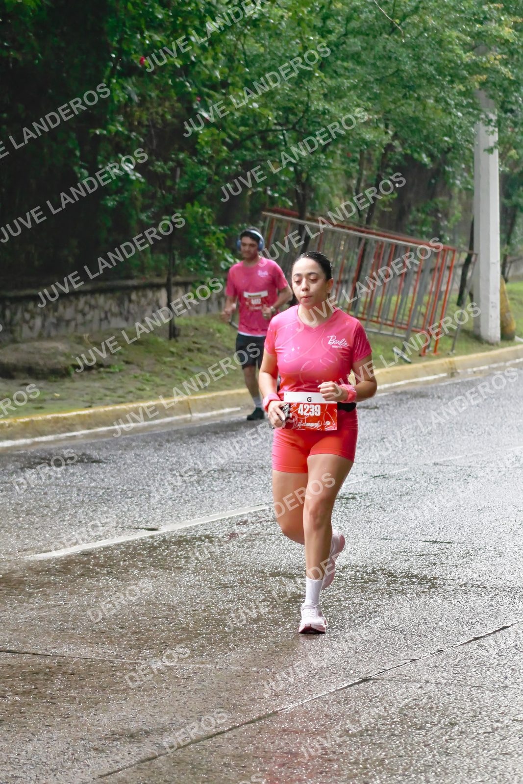 Foto del BARBIE RUN GUADALAJARA en Paseo Andares, Blvd. Puerta de Hierro 4965, Zapopan a las 07:47 · Ruta · dorsal 4239