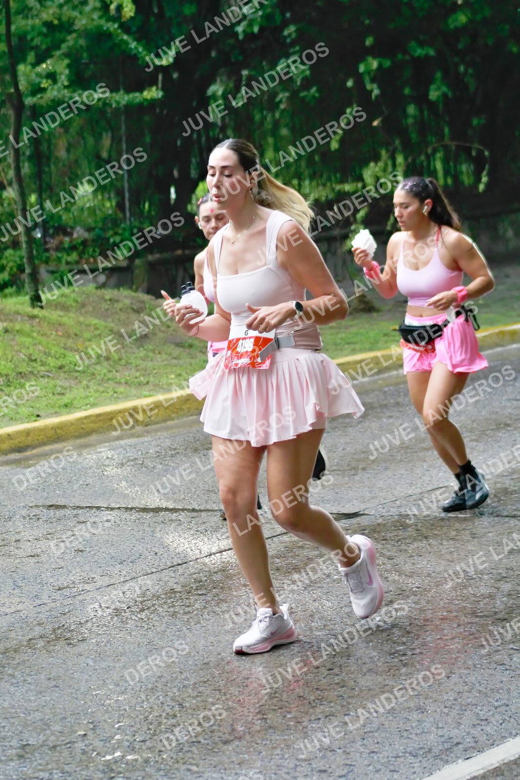 Foto del BARBIE RUN GUADALAJARA en Paseo Andares, Blvd. Puerta de Hierro 4965, Zapopan a las 07:49 · Ruta · dorsal 4196