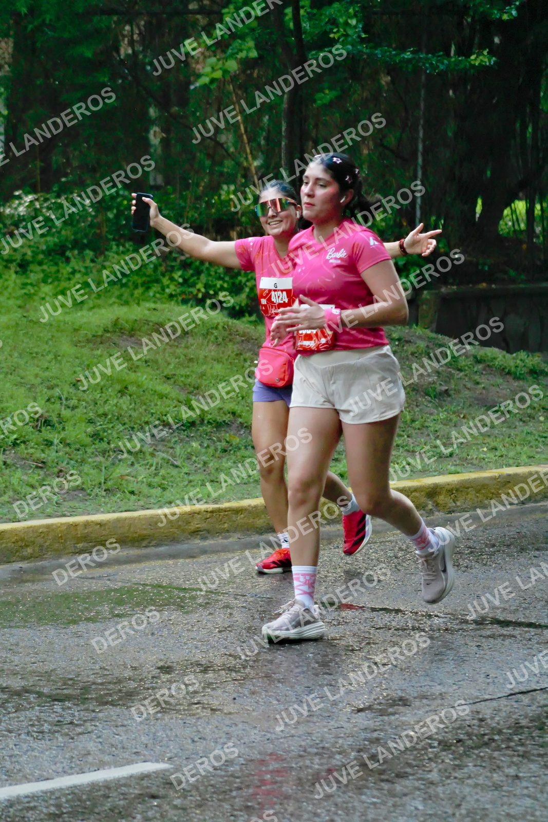 Foto del BARBIE RUN GUADALAJARA en Paseo Andares, Blvd. Puerta de Hierro 4965, Zapopan a las 07:38 · Ruta · dorsal 4124