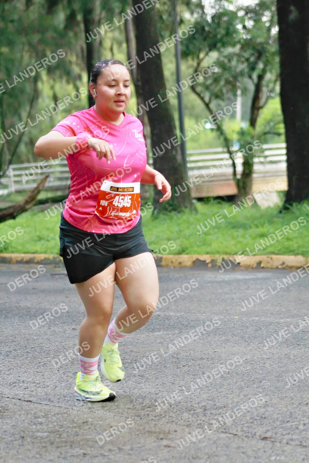 Foto del BARBIE RUN GUADALAJARA en Paseo Andares, Blvd. Puerta de Hierro 4965, Zapopan a las 07:22 · Ruta · dorsal 4545