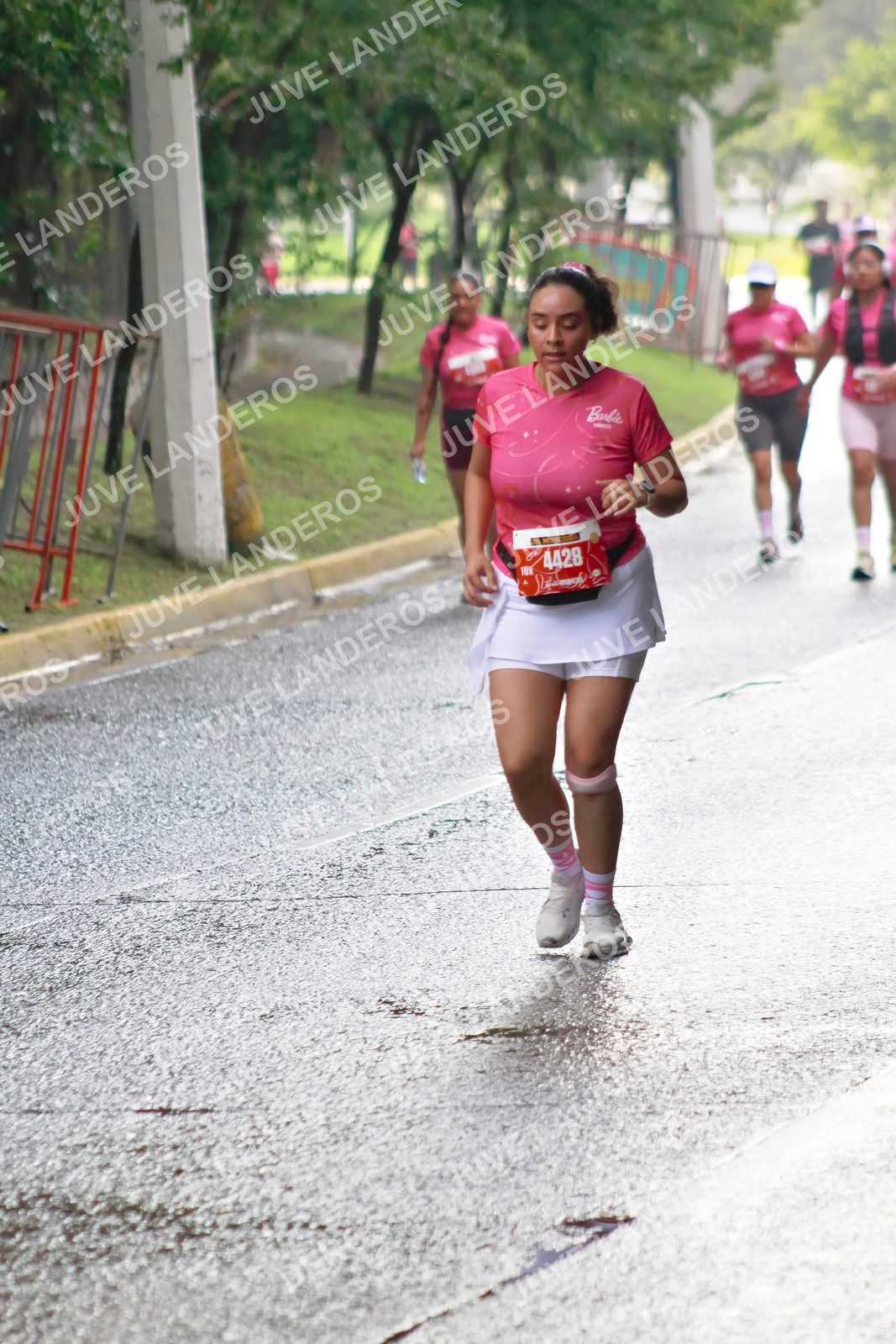 Foto del BARBIE RUN GUADALAJARA en Paseo Andares, Blvd. Puerta de Hierro 4965, Zapopan a las 07:47 · Ruta · dorsal 4428