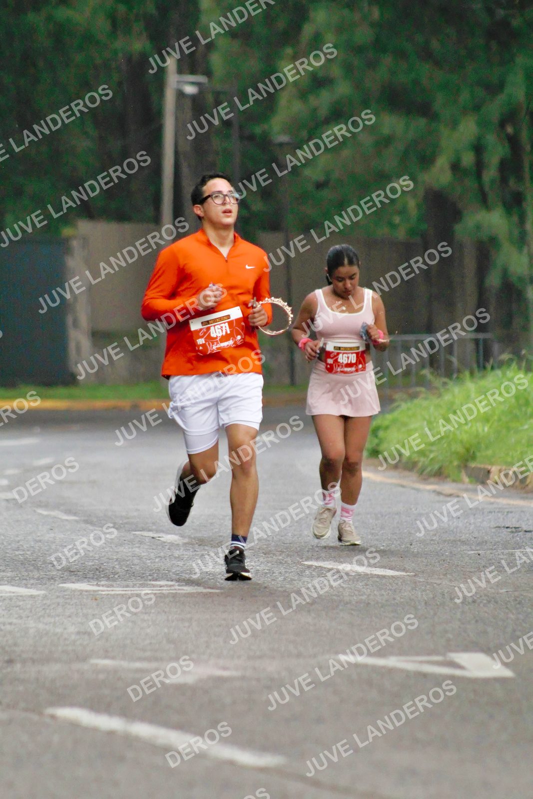 Foto del BARBIE RUN GUADALAJARA en Paseo Andares, Blvd. Puerta de Hierro 4965, Zapopan a las 07:29 · Ruta · dorsal 4670, 4671