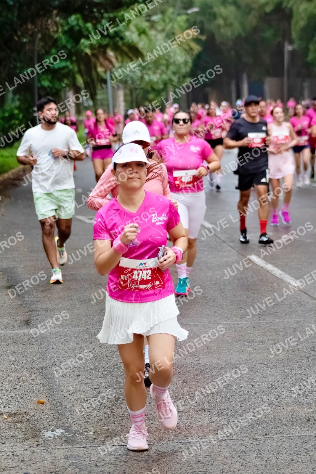 Foto del BARBIE RUN GUADALAJARA en Paseo Andares, Blvd. Puerta de Hierro 4965, Zapopan a las 07:02 · Ruta · dorsal 4742, 4007