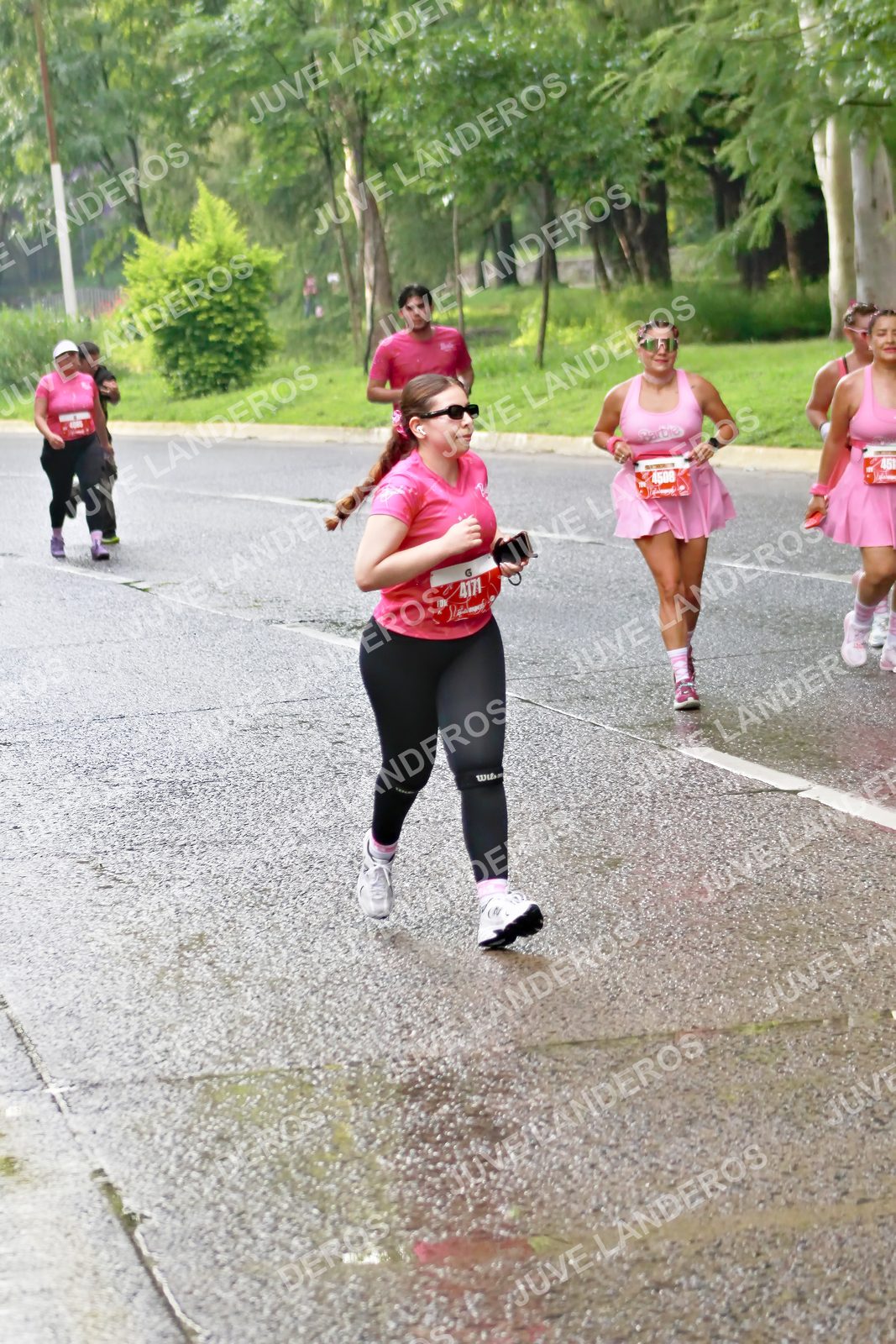 Foto del BARBIE RUN GUADALAJARA en Paseo Andares, Blvd. Puerta de Hierro 4965, Zapopan a las 07:49 · Ruta · dorsal 4171, 4508