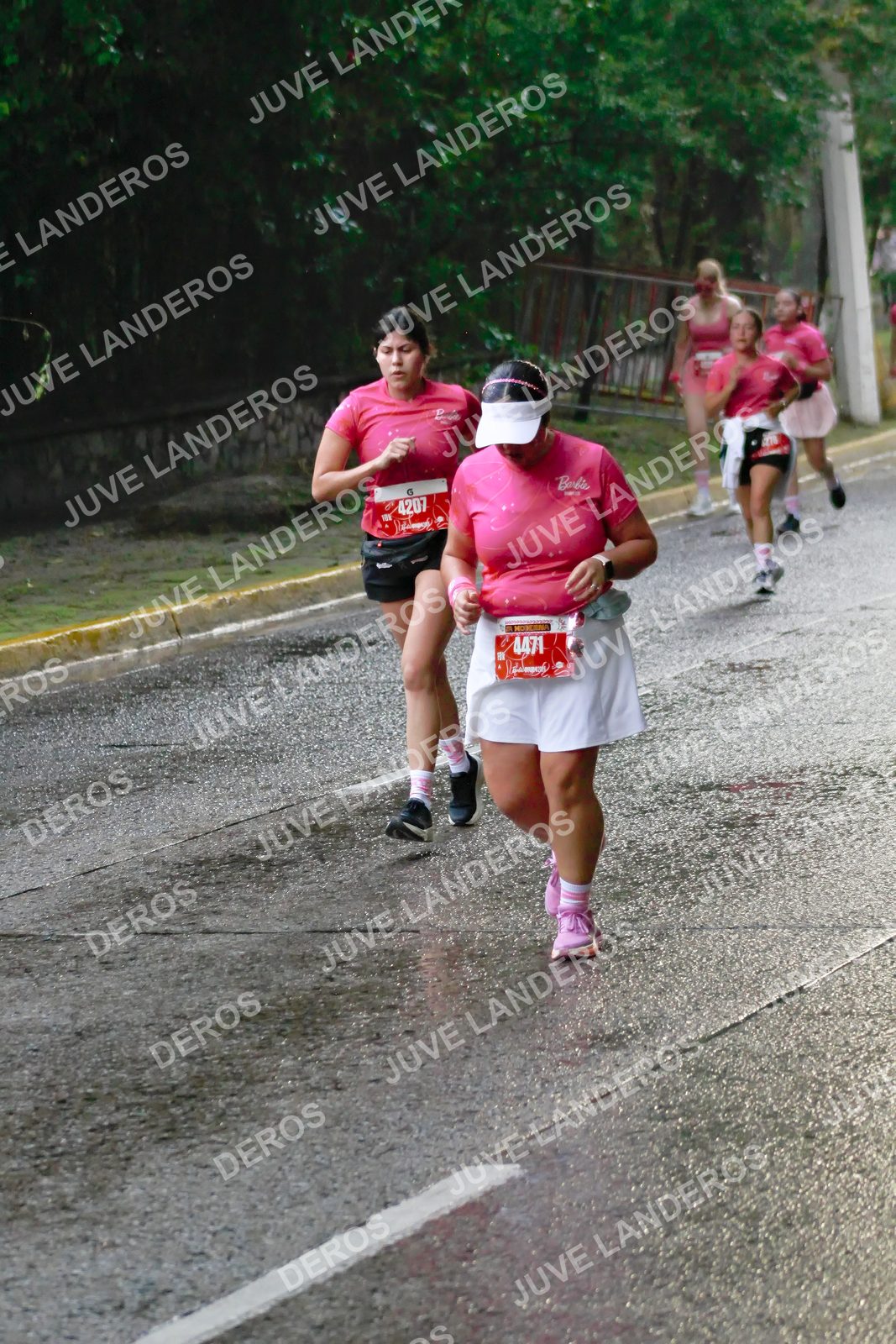 Foto del BARBIE RUN GUADALAJARA en Paseo Andares, Blvd. Puerta de Hierro 4965, Zapopan a las 07:37 · Ruta · dorsal 4471, 4207