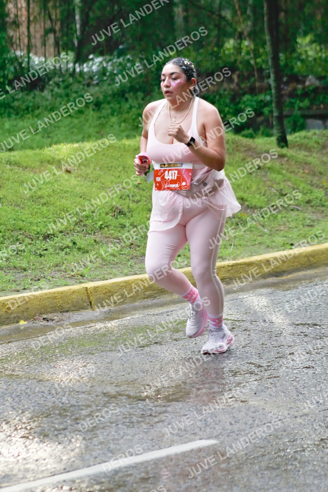 Foto del BARBIE RUN GUADALAJARA en Paseo Andares, Blvd. Puerta de Hierro 4965, Zapopan a las 07:46 · Ruta · dorsal 4417