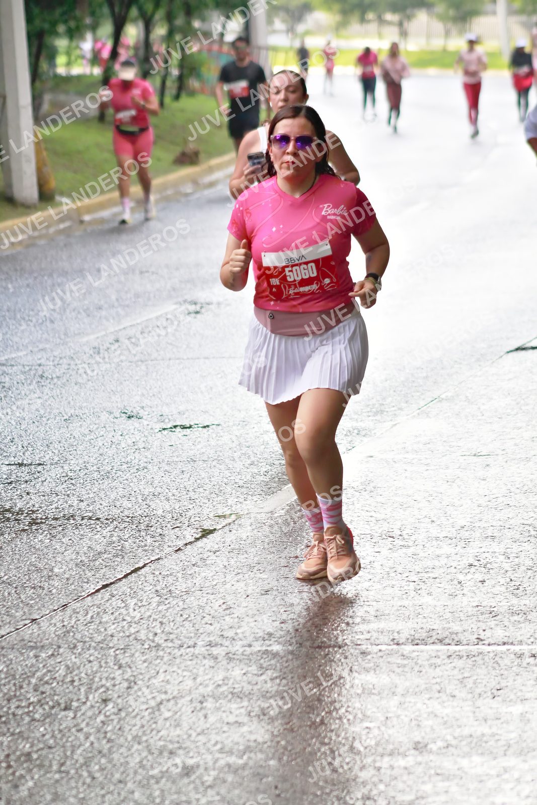 Foto del BARBIE RUN GUADALAJARA en Paseo Andares, Blvd. Puerta de Hierro 4965, Zapopan a las 07:48 · Ruta · dorsal 5060