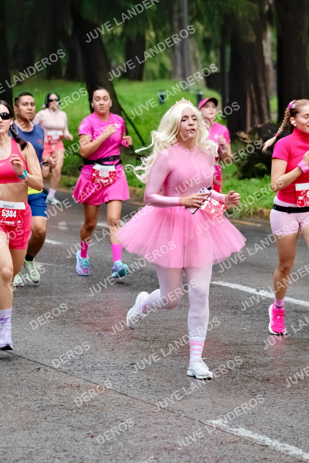 Foto del BARBIE RUN GUADALAJARA en Paseo Andares, Blvd. Puerta de Hierro 4965, Zapopan a las 07:03 · Ruta · dorsal 5344, 5199
