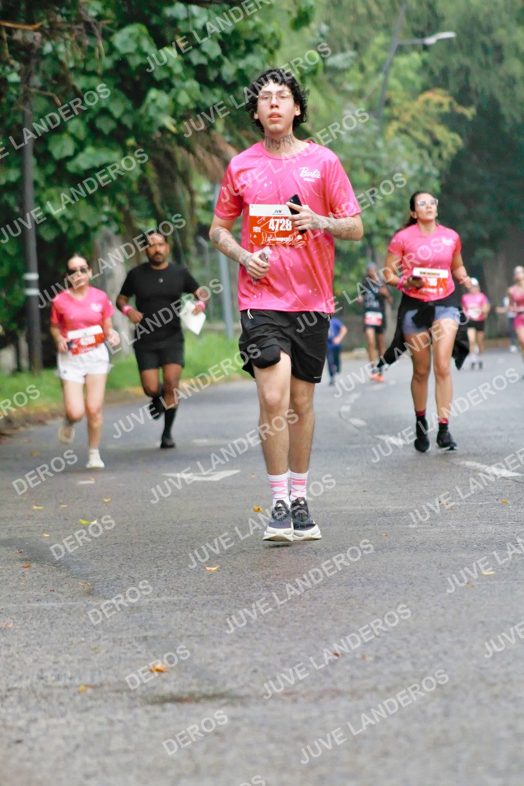 Foto del BARBIE RUN GUADALAJARA en Paseo Andares, Blvd. Puerta de Hierro 4965, Zapopan a las 07:21 · Ruta · dorsal 4728