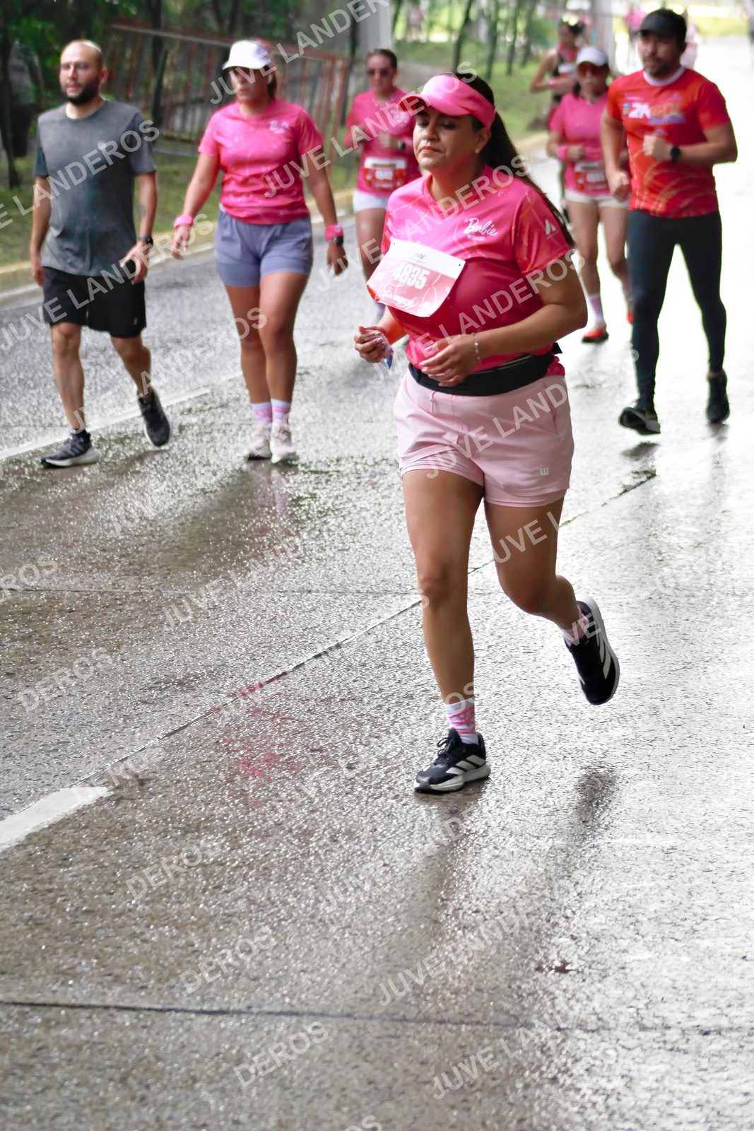 Foto del BARBIE RUN GUADALAJARA en Paseo Andares, Blvd. Puerta de Hierro 4965, Zapopan a las 07:46 · Ruta · dorsal 4835
