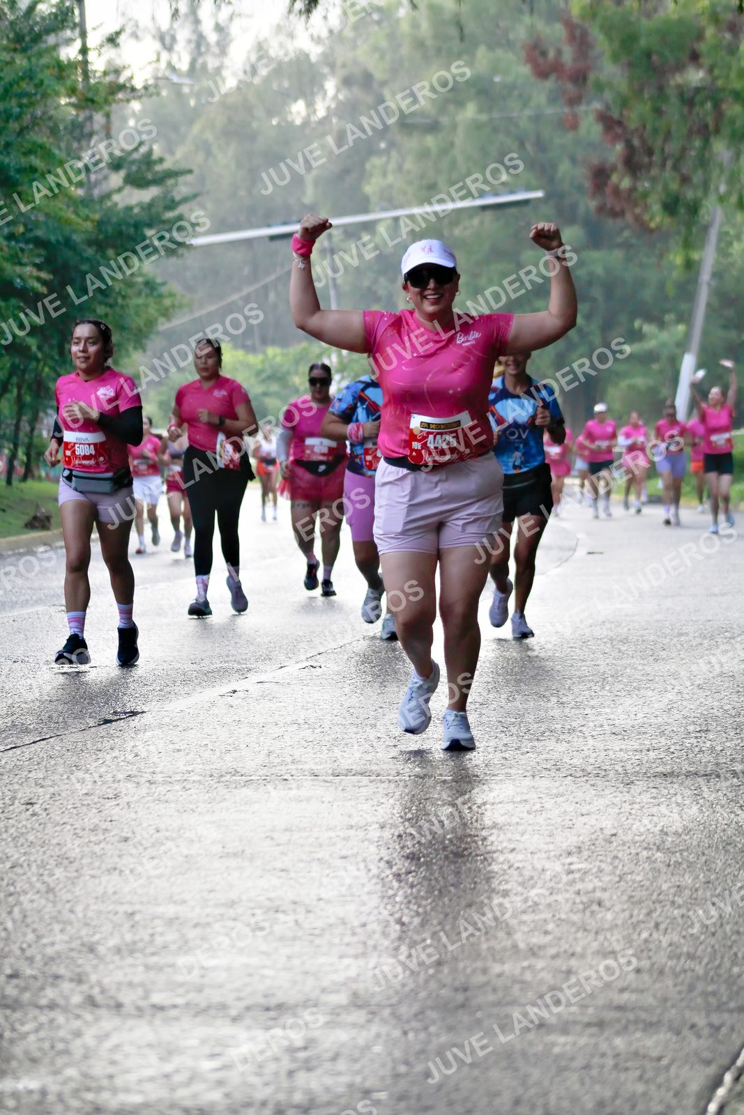 Foto del BARBIE RUN GUADALAJARA en Paseo Andares, Blvd. Puerta de Hierro 4965, Zapopan a las 07:39 · Ruta · dorsal 4425, 5084