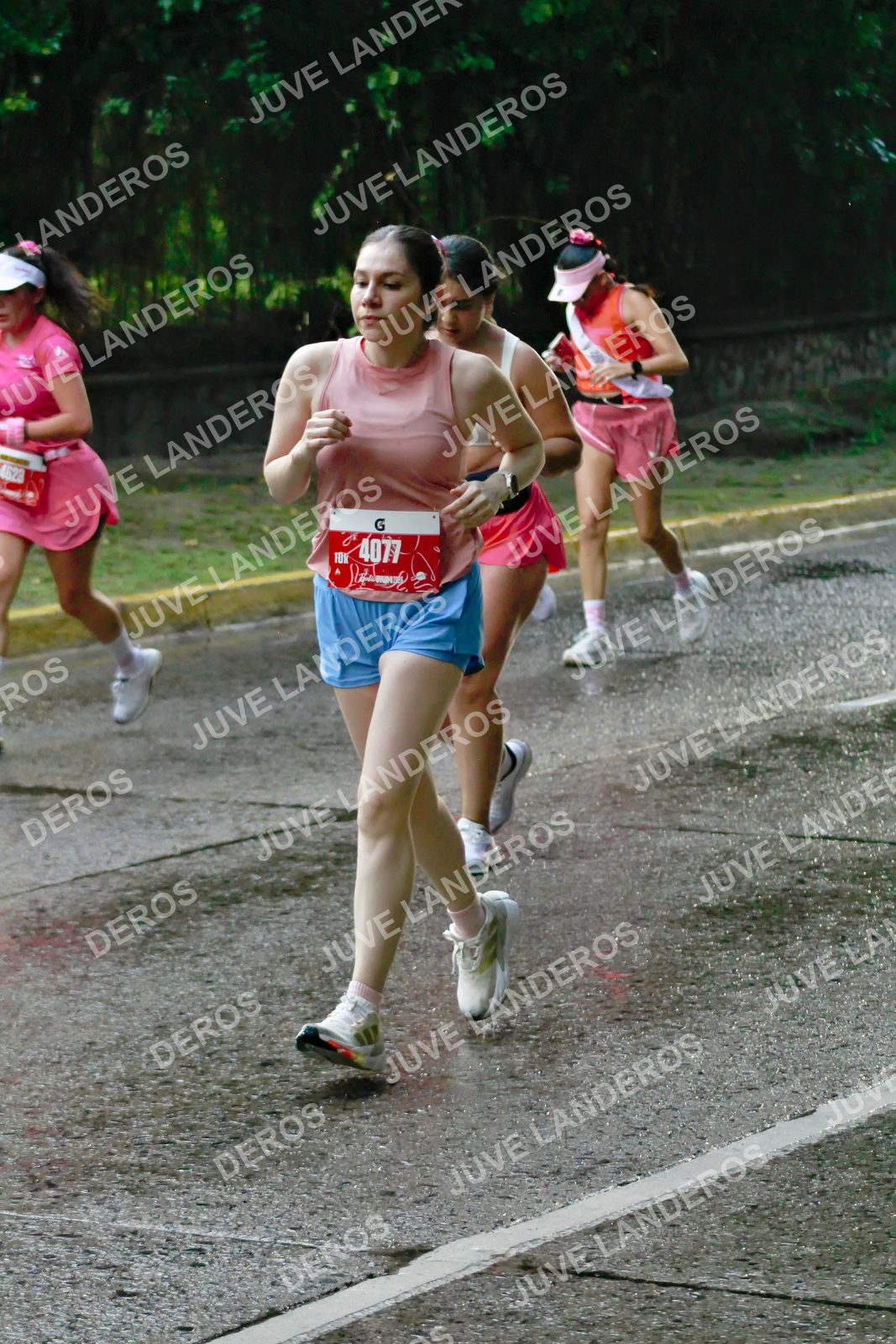 Foto del BARBIE RUN GUADALAJARA en Paseo Andares, Blvd. Puerta de Hierro 4965, Zapopan a las 07:39 · Ruta · dorsal 4077