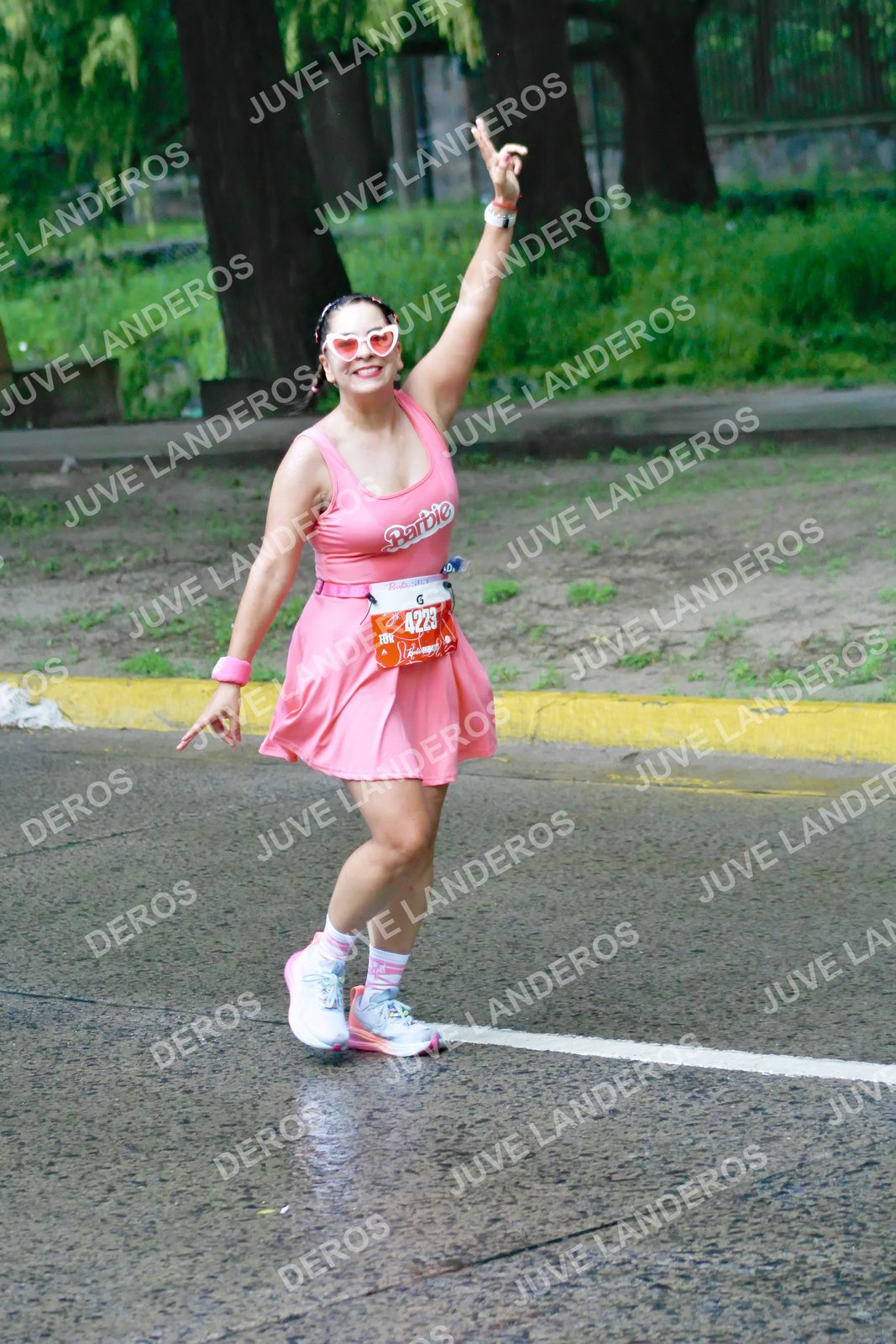 Foto del BARBIE RUN GUADALAJARA en Paseo Andares, Blvd. Puerta de Hierro 4965, Zapopan a las 07:49 · Ruta · dorsal 4223
