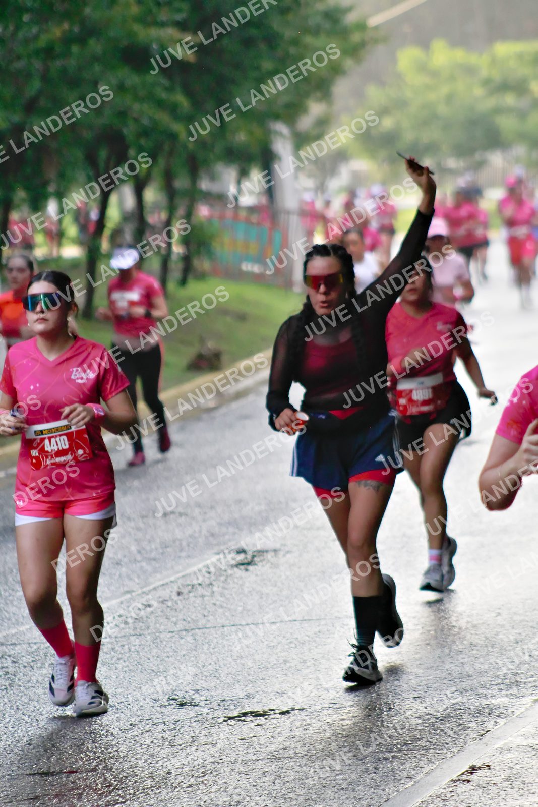 Foto del BARBIE RUN GUADALAJARA en Paseo Andares, Blvd. Puerta de Hierro 4965, Zapopan a las 07:37 · Ruta · dorsal 4410