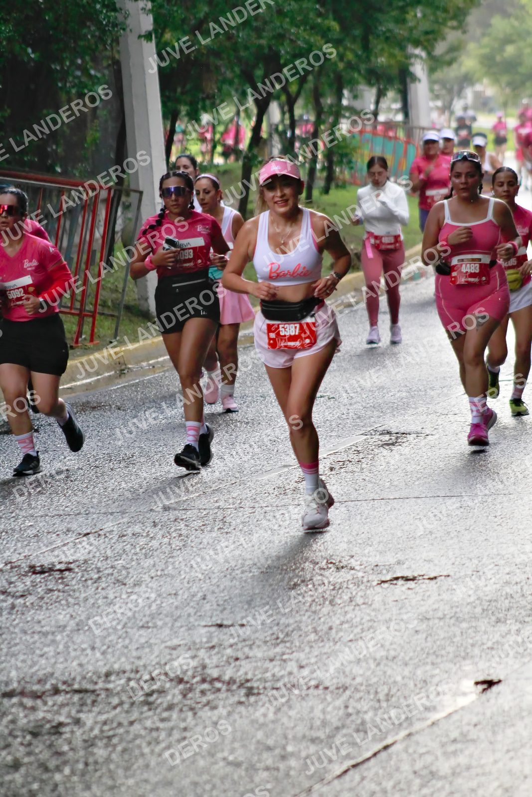Foto del BARBIE RUN GUADALAJARA en Paseo Andares, Blvd. Puerta de Hierro 4965, Zapopan a las 07:36 · Ruta · dorsal 5387, 4483