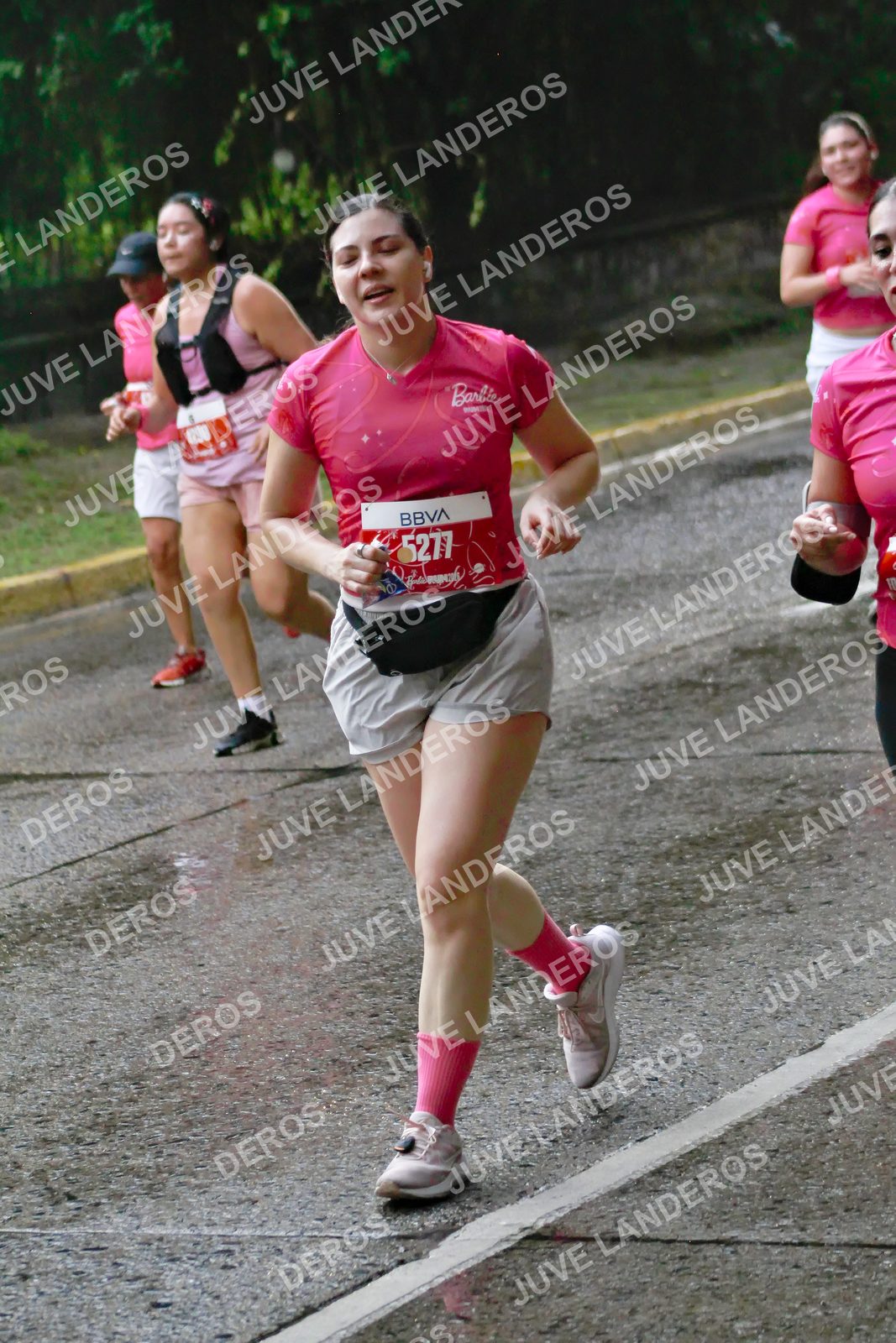 Foto del BARBIE RUN GUADALAJARA en Paseo Andares, Blvd. Puerta de Hierro 4965, Zapopan a las 07:37 · Ruta · dorsal 5277