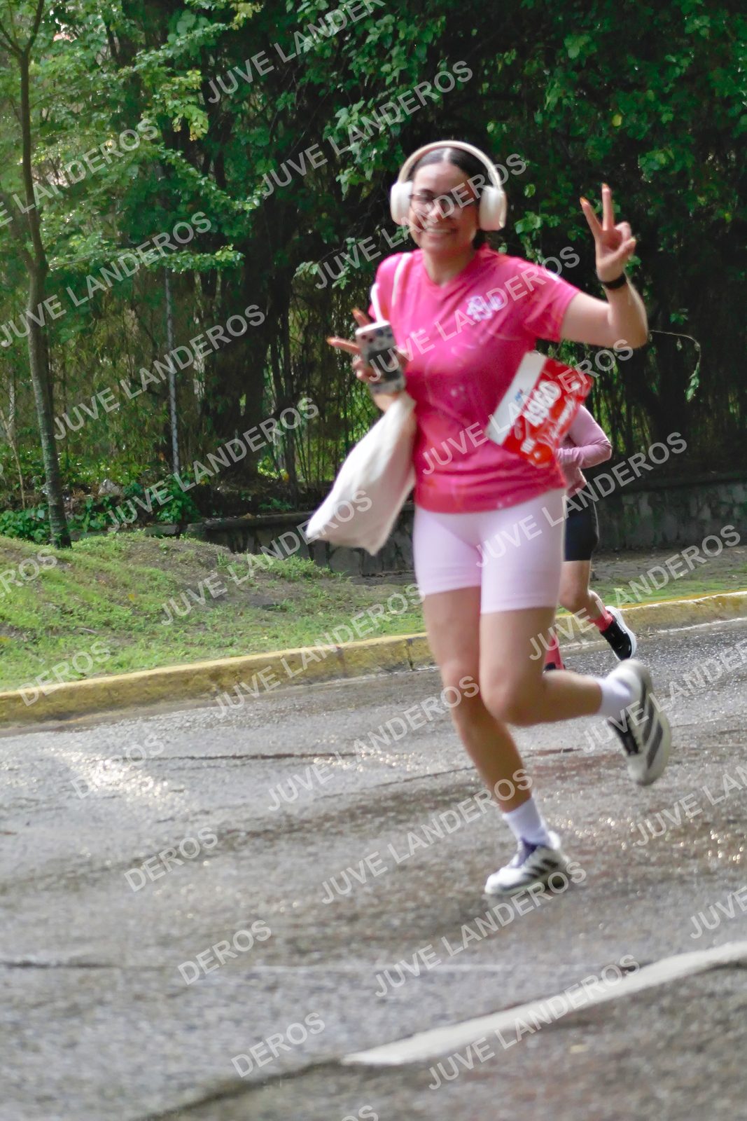 Foto del BARBIE RUN GUADALAJARA en Paseo Andares, Blvd. Puerta de Hierro 4965, Zapopan a las 07:44 · Ruta · dorsal 4960