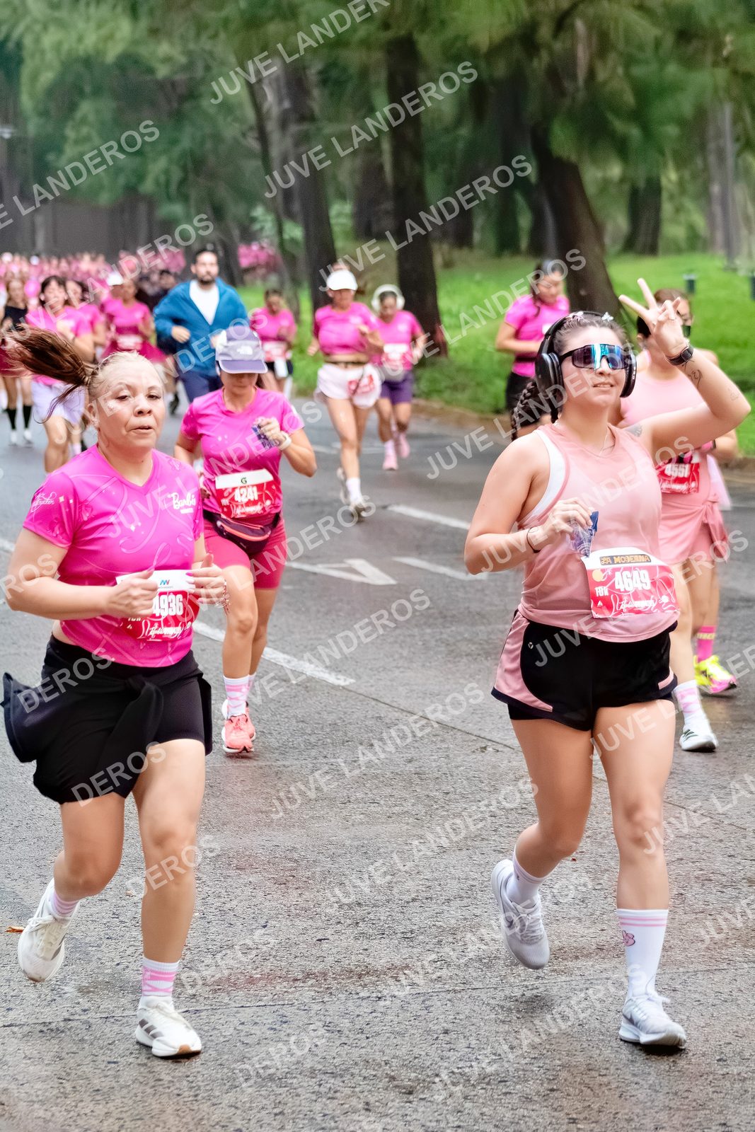 Foto del BARBIE RUN GUADALAJARA en Paseo Andares, Blvd. Puerta de Hierro 4965, Zapopan a las 07:03 · Ruta · dorsal 4649, 4936, 4551