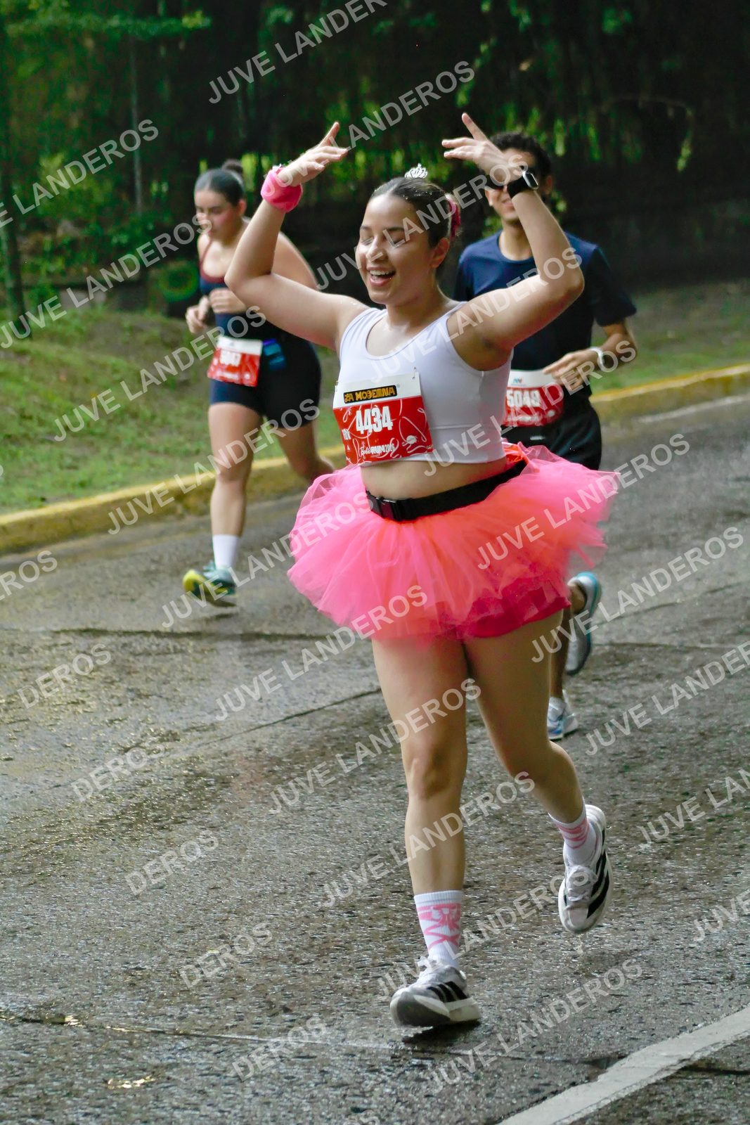 Foto del BARBIE RUN GUADALAJARA en Paseo Andares, Blvd. Puerta de Hierro 4965, Zapopan a las 07:36 · Ruta · dorsal 4434, 5048