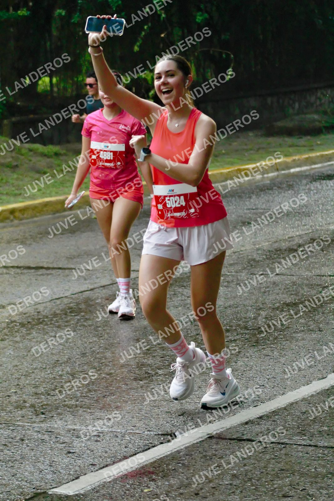 Foto del BARBIE RUN GUADALAJARA en Paseo Andares, Blvd. Puerta de Hierro 4965, Zapopan a las 07:38 · Ruta · dorsal 5024, 4881