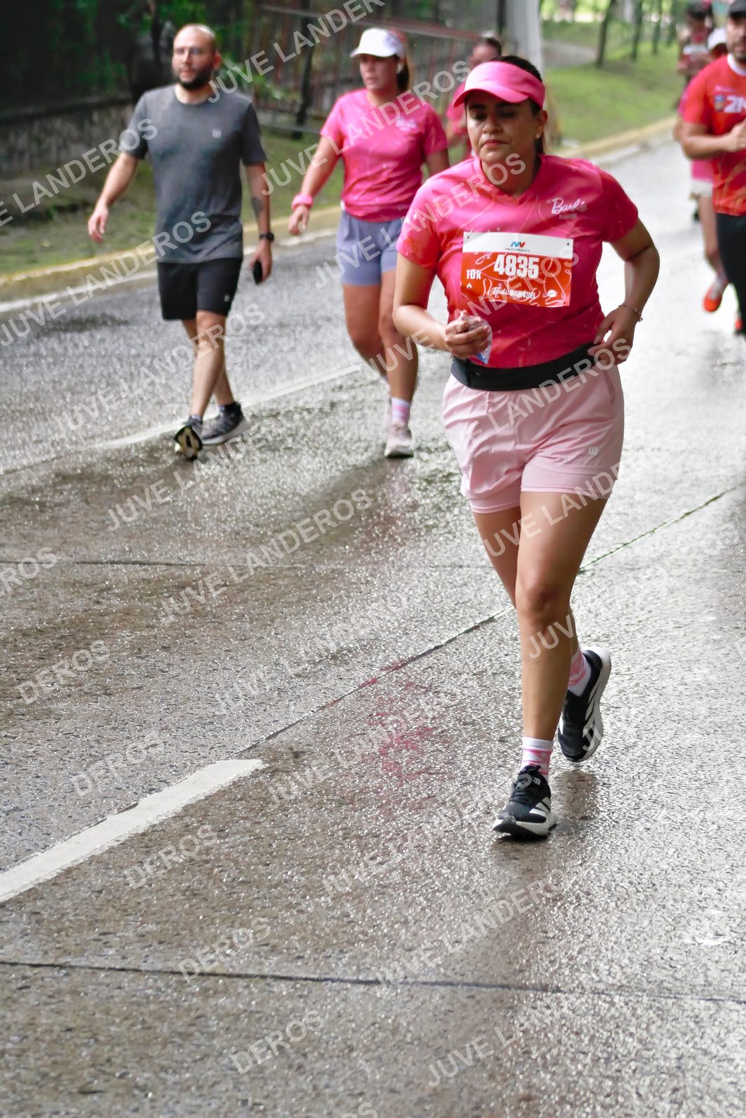 Foto del BARBIE RUN GUADALAJARA en Paseo Andares, Blvd. Puerta de Hierro 4965, Zapopan a las 07:46 · Ruta · dorsal 4835