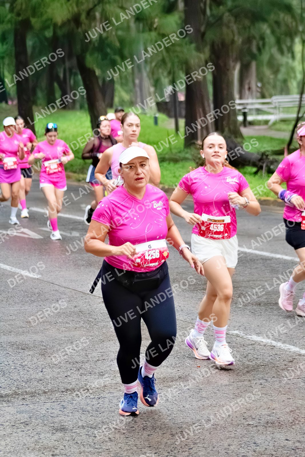 Foto del BARBIE RUN GUADALAJARA en Paseo Andares, Blvd. Puerta de Hierro 4965, Zapopan a las 07:03 · Ruta · dorsal 4536, 4256