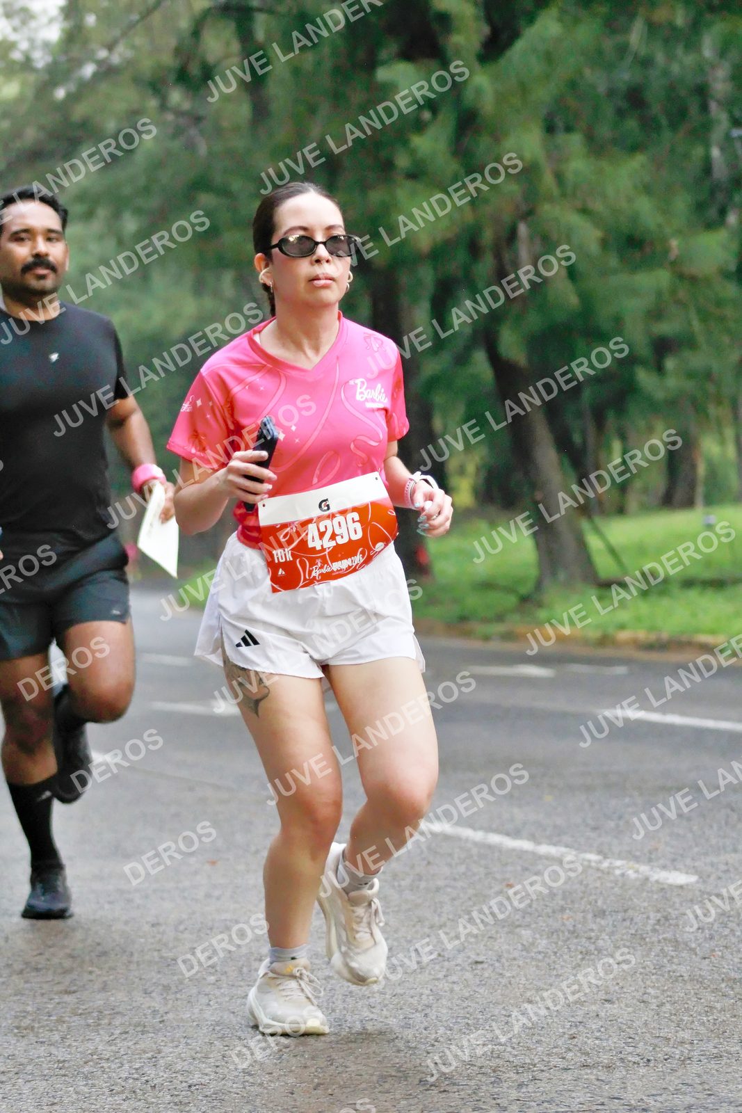 Foto del BARBIE RUN GUADALAJARA en Paseo Andares, Blvd. Puerta de Hierro 4965, Zapopan a las 07:21 · Ruta · dorsal 4296