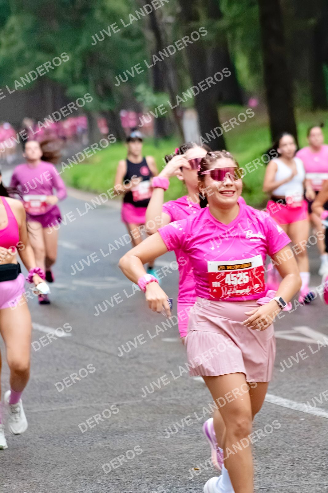 Foto del BARBIE RUN GUADALAJARA en Paseo Andares, Blvd. Puerta de Hierro 4965, Zapopan a las 07:02 · Ruta · dorsal 4525