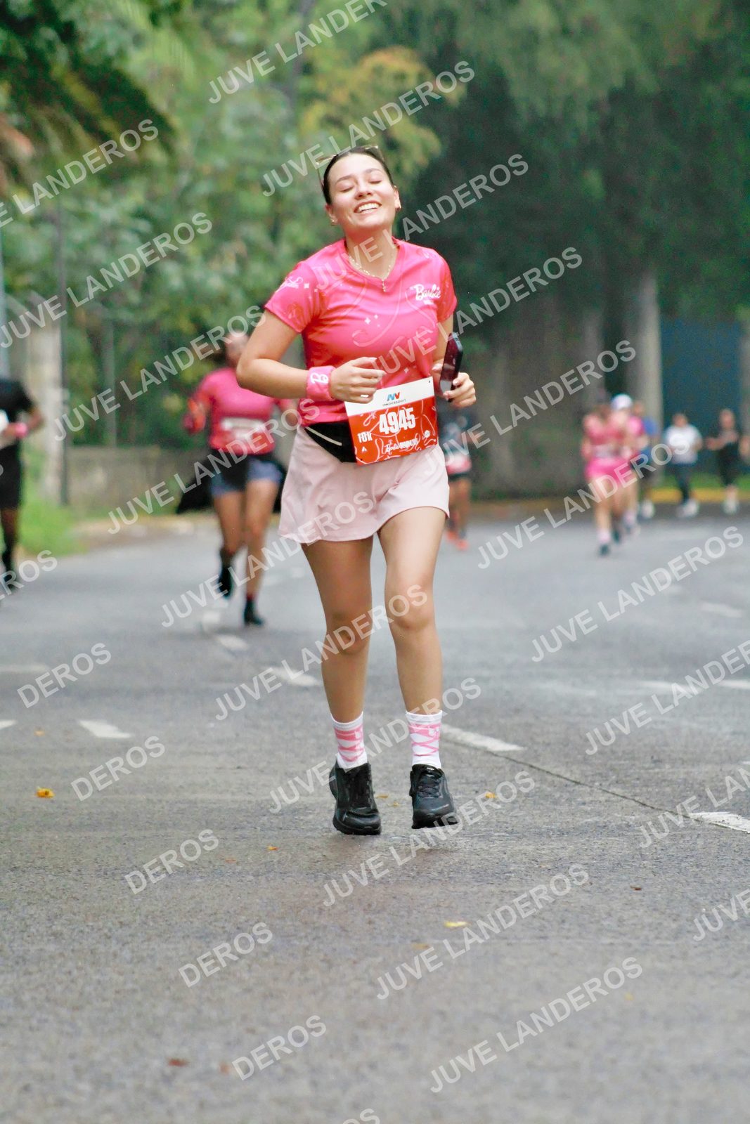 Foto del BARBIE RUN GUADALAJARA en Paseo Andares, Blvd. Puerta de Hierro 4965, Zapopan a las 07:21 · Ruta · dorsal 4945