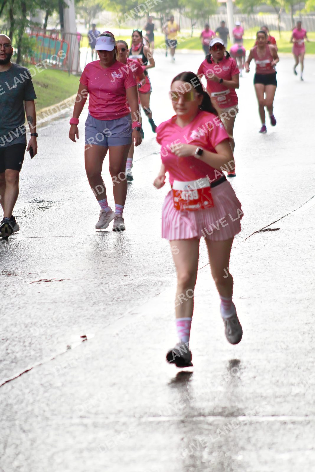 Foto del BARBIE RUN GUADALAJARA en Paseo Andares, Blvd. Puerta de Hierro 4965, Zapopan a las 07:46 · Ruta · dorsal 4739, 4553
