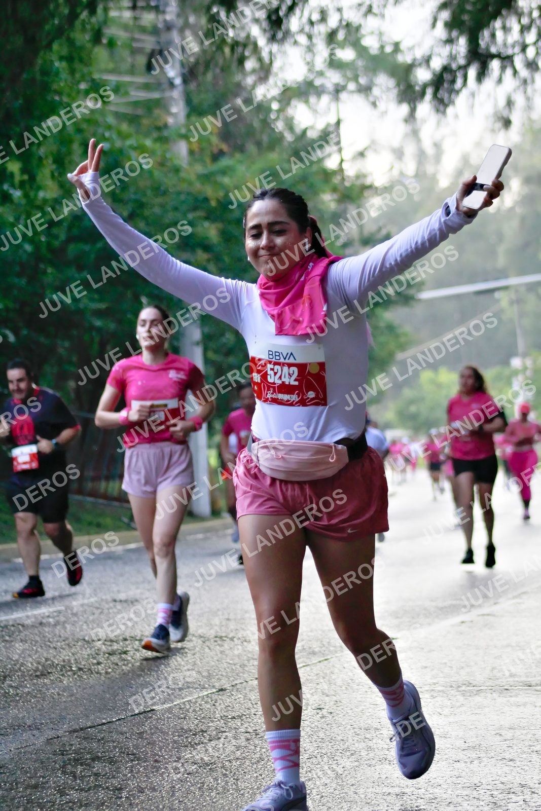 Foto del BARBIE RUN GUADALAJARA en Paseo Andares, Blvd. Puerta de Hierro 4965, Zapopan a las 07:40 · Ruta · dorsal 5242