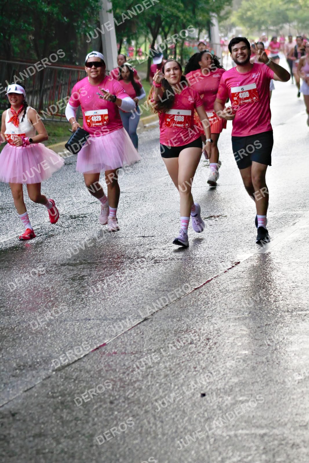 Foto del BARBIE RUN GUADALAJARA en Paseo Andares, Blvd. Puerta de Hierro 4965, Zapopan a las 07:36 · Ruta · dorsal 4108, 4109, 4829