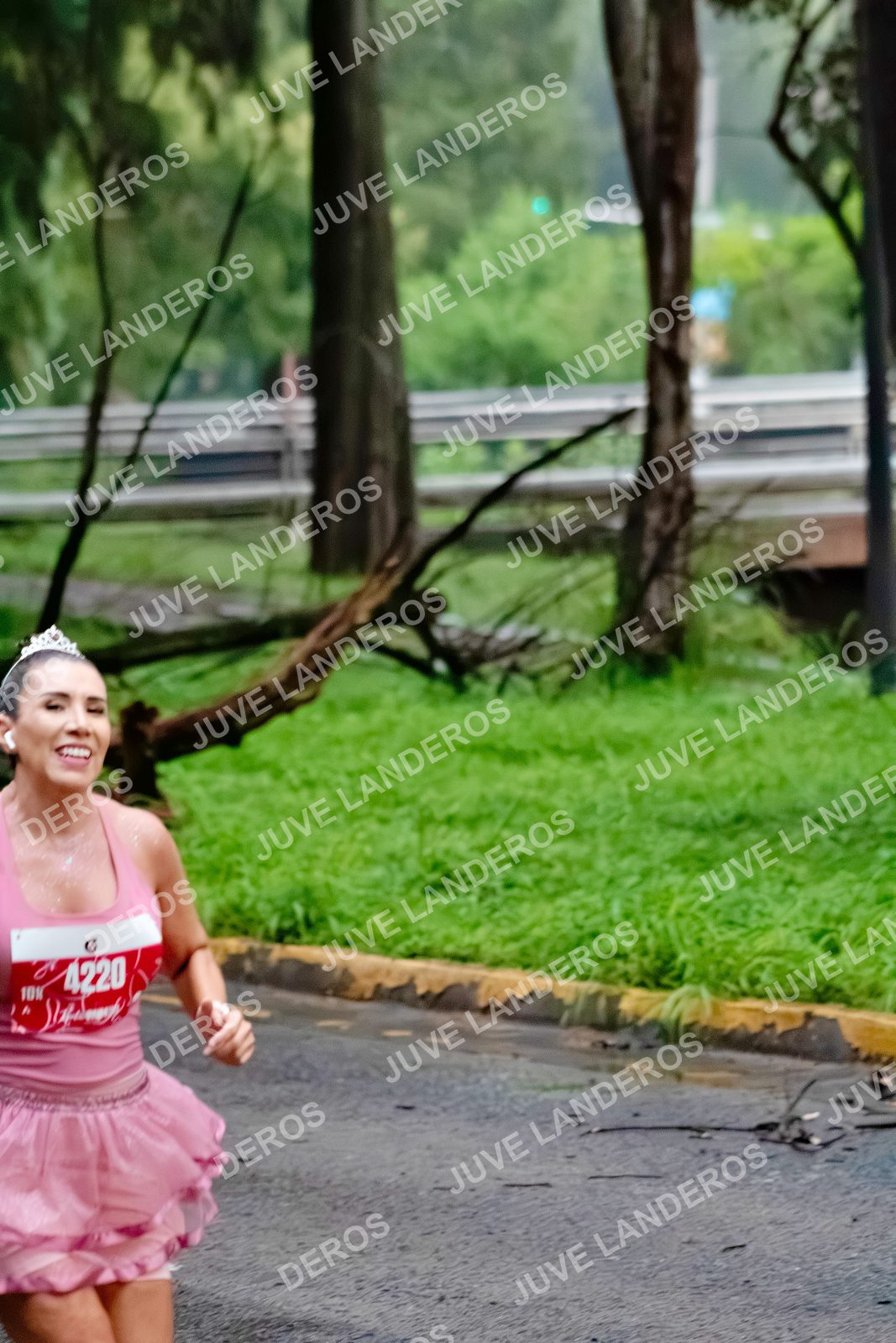 Foto del BARBIE RUN GUADALAJARA en Paseo Andares, Blvd. Puerta de Hierro 4965, Zapopan a las 06:57 · Ruta · dorsal 4220
