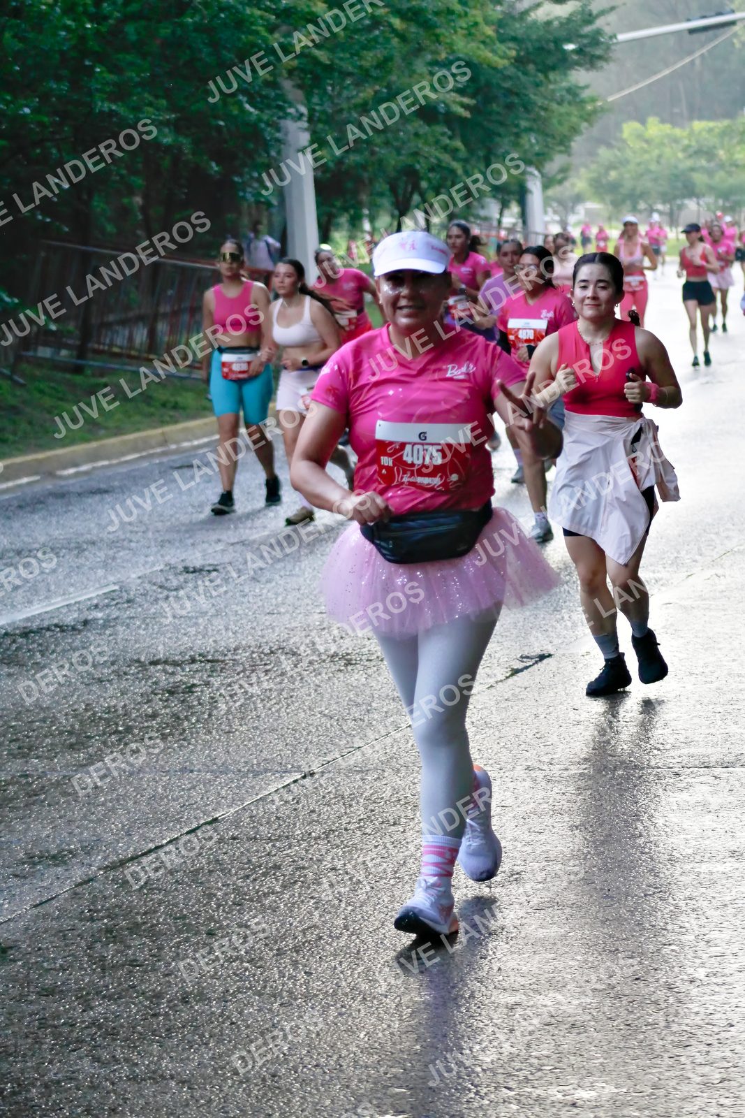 Foto del BARBIE RUN GUADALAJARA en Paseo Andares, Blvd. Puerta de Hierro 4965, Zapopan a las 07:38 · Ruta · dorsal 4075
