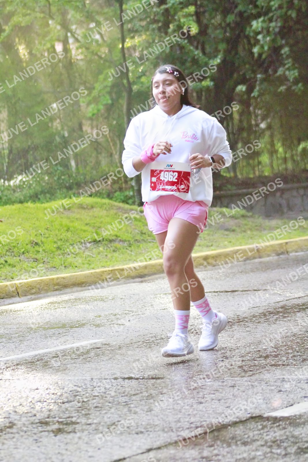Foto del BARBIE RUN GUADALAJARA en Paseo Andares, Blvd. Puerta de Hierro 4965, Zapopan a las 07:43 · Ruta · dorsal 4962