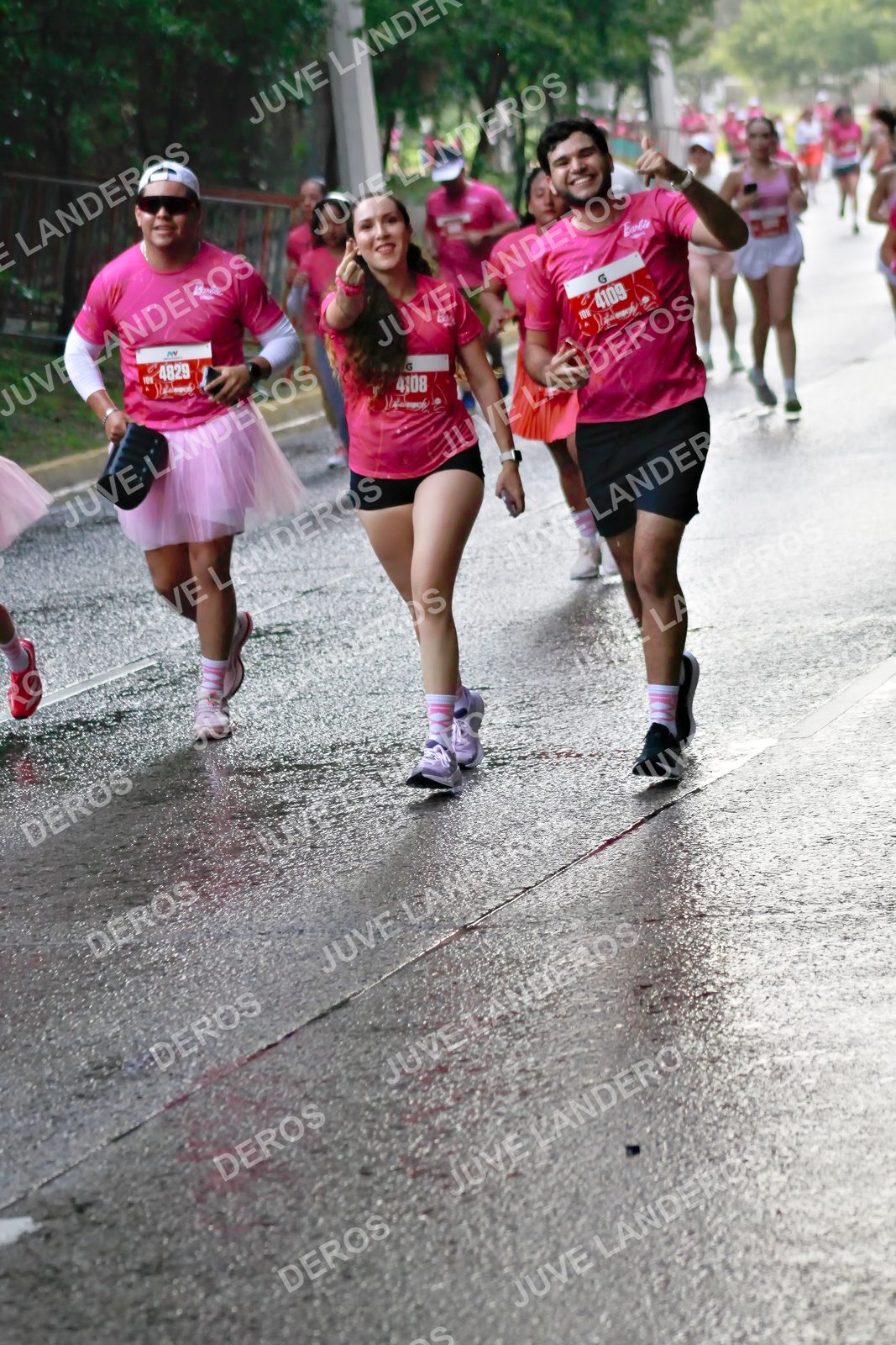 Foto del BARBIE RUN GUADALAJARA en Paseo Andares, Blvd. Puerta de Hierro 4965, Zapopan a las 07:36 · Ruta · dorsal 4829, 4109, 4108