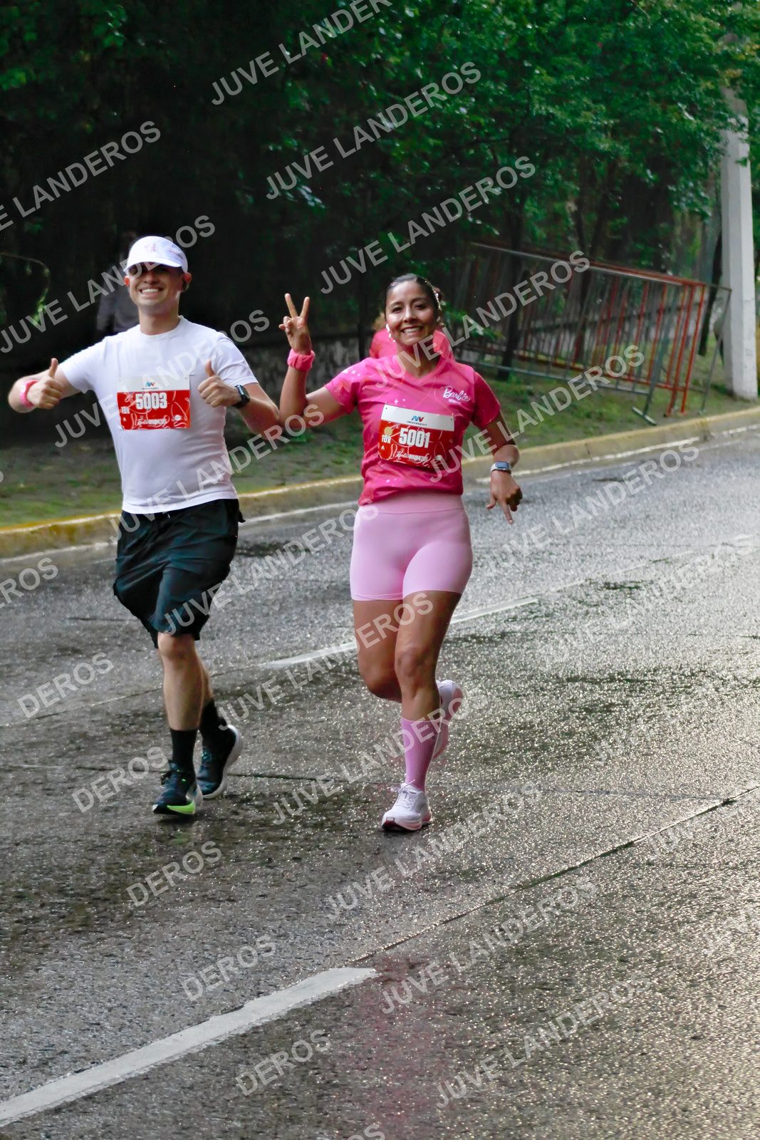 Foto del BARBIE RUN GUADALAJARA en Paseo Andares, Blvd. Puerta de Hierro 4965, Zapopan a las 07:38 · Ruta · dorsal 5001, 5003