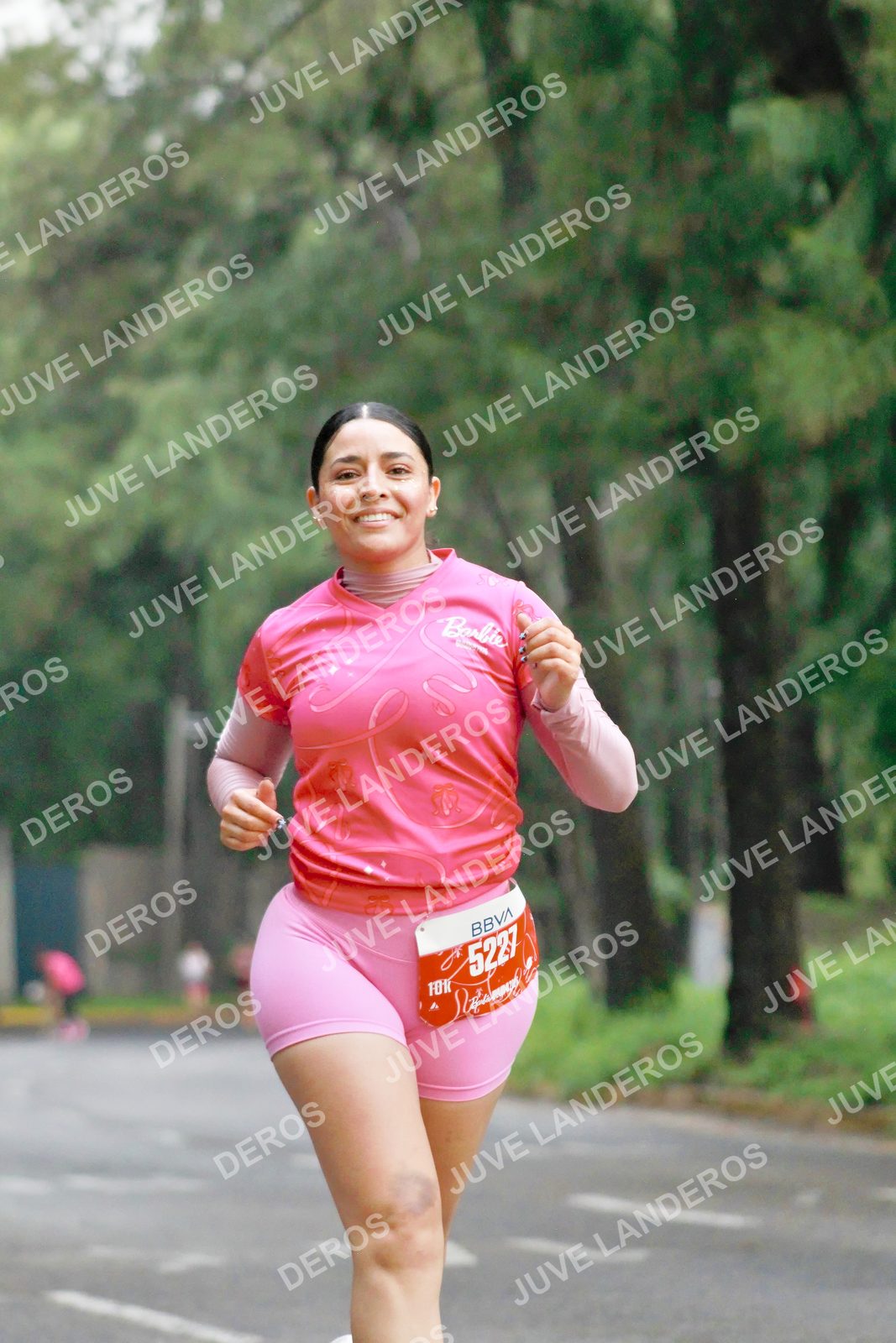 Foto del BARBIE RUN GUADALAJARA en Paseo Andares, Blvd. Puerta de Hierro 4965, Zapopan a las 07:23 · Ruta · dorsal 5227