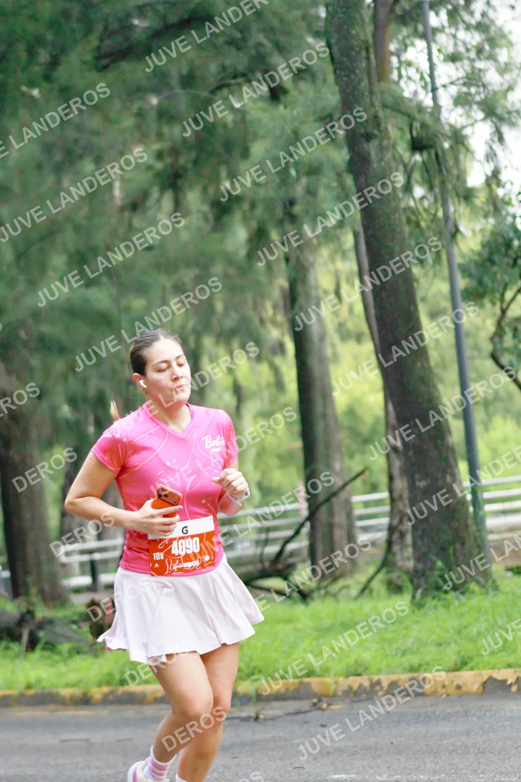 Foto del BARBIE RUN GUADALAJARA en Paseo Andares, Blvd. Puerta de Hierro 4965, Zapopan a las 07:25 · Ruta · dorsal 4890