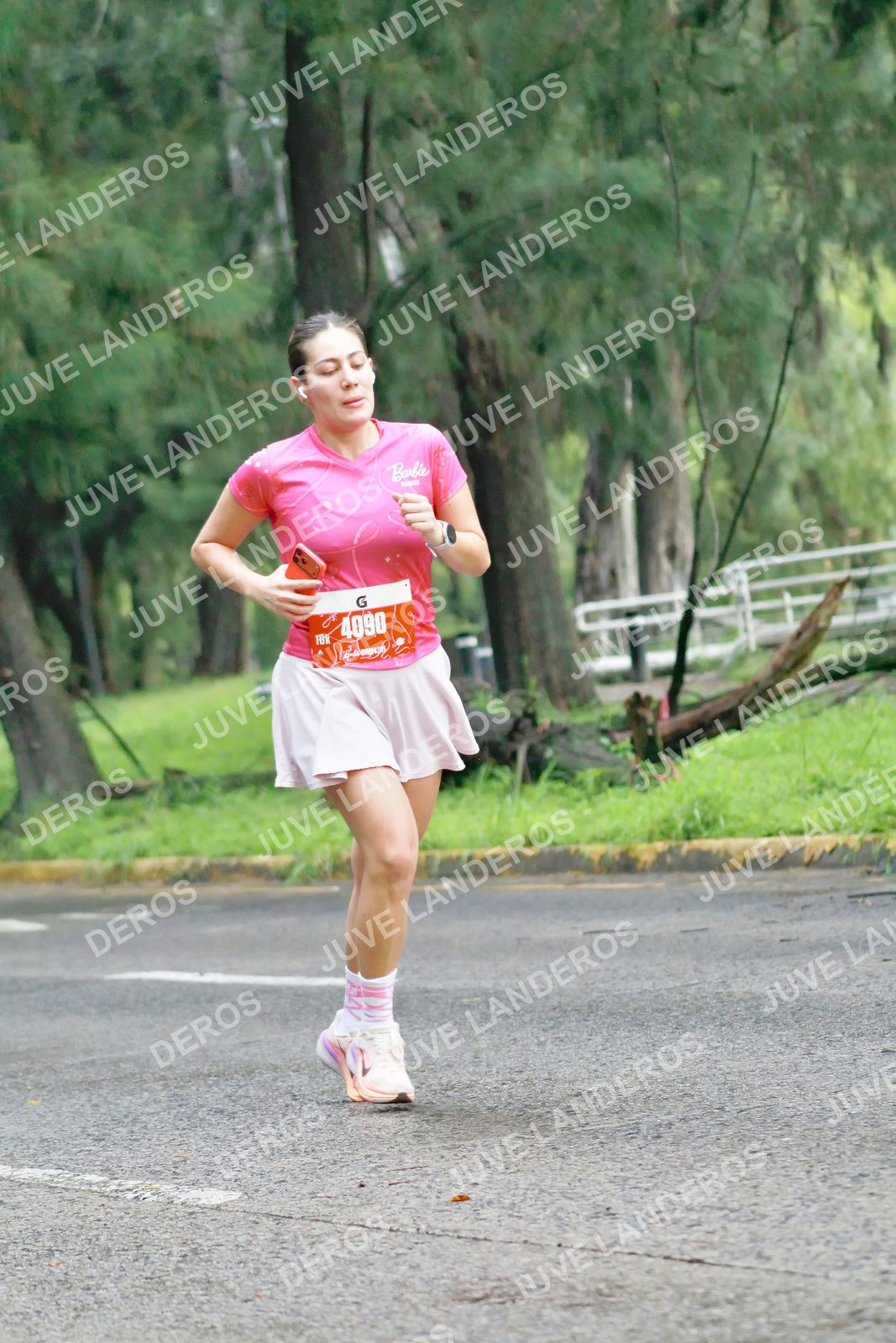 Foto del BARBIE RUN GUADALAJARA en Paseo Andares, Blvd. Puerta de Hierro 4965, Zapopan a las 07:25 · Ruta · dorsal 4090