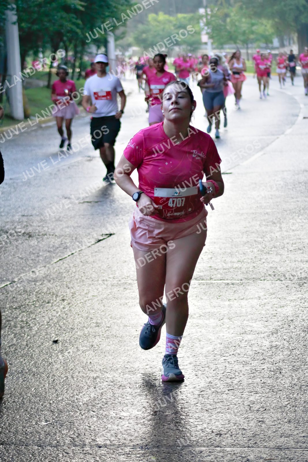 Foto del BARBIE RUN GUADALAJARA en Paseo Andares, Blvd. Puerta de Hierro 4965, Zapopan a las 07:38 · Ruta · dorsal 4707