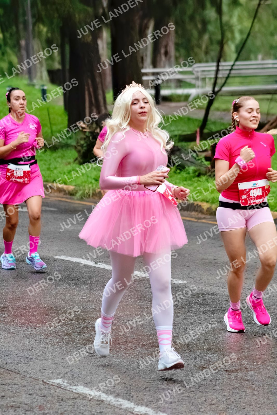 Foto del BARBIE RUN GUADALAJARA en Paseo Andares, Blvd. Puerta de Hierro 4965, Zapopan a las 07:03 · Ruta · dorsal 4941, 5199
