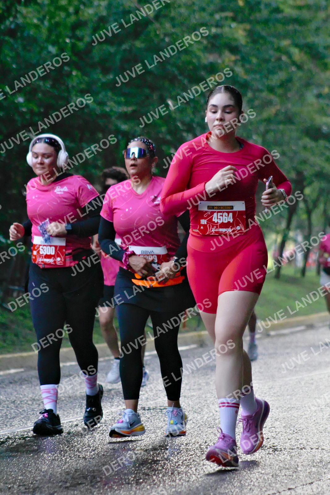 Foto del BARBIE RUN GUADALAJARA en Paseo Andares, Blvd. Puerta de Hierro 4965, Zapopan a las 07:40 · Ruta · dorsal 5300, 4564