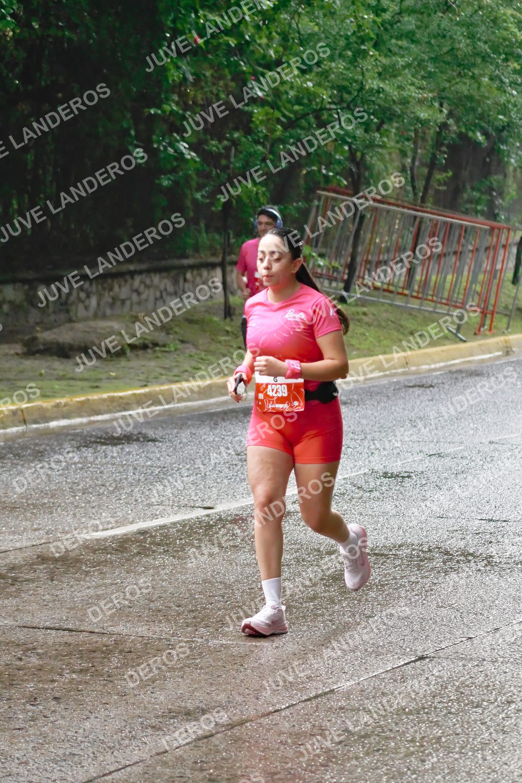 Foto del BARBIE RUN GUADALAJARA en Paseo Andares, Blvd. Puerta de Hierro 4965, Zapopan a las 07:47 · Ruta · dorsal 4239