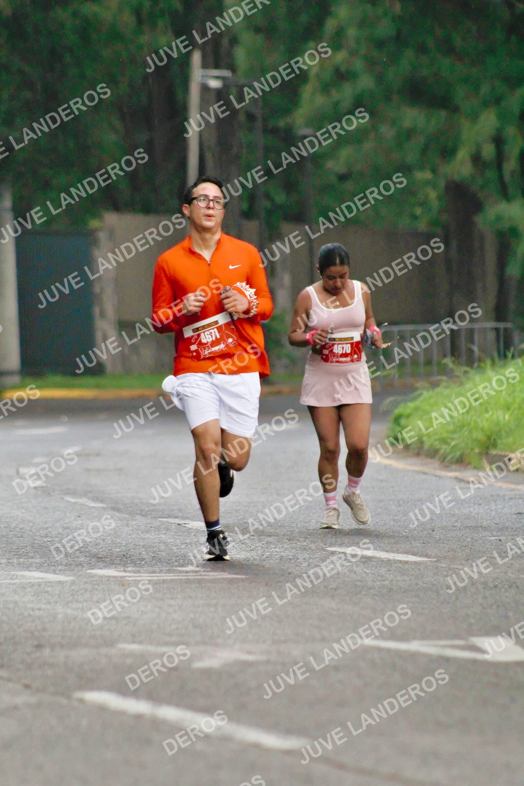 Foto del BARBIE RUN GUADALAJARA en Paseo Andares, Blvd. Puerta de Hierro 4965, Zapopan a las 07:29 · Ruta · dorsal 4670, 4671
