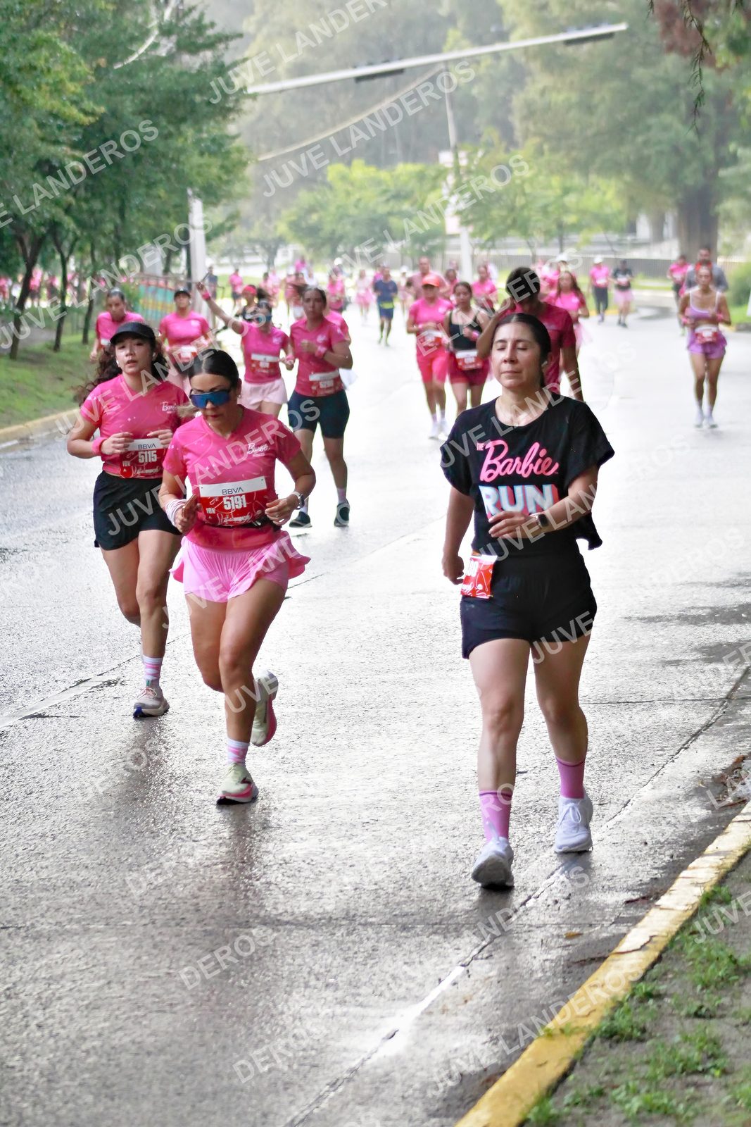 Foto del BARBIE RUN GUADALAJARA en Paseo Andares, Blvd. Puerta de Hierro 4965, Zapopan a las 07:35 · Ruta · dorsal 5191, 5115